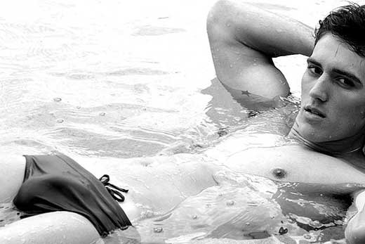 blackandwhitespeedo.jpg